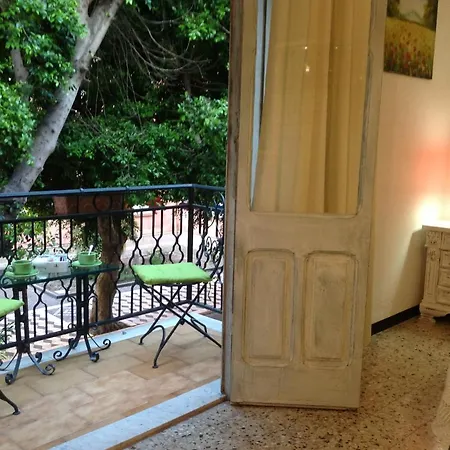 Iaya Bed and breakfast